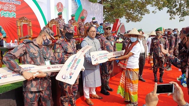 ‘Smuggling will decrease if border people become self-reliant’