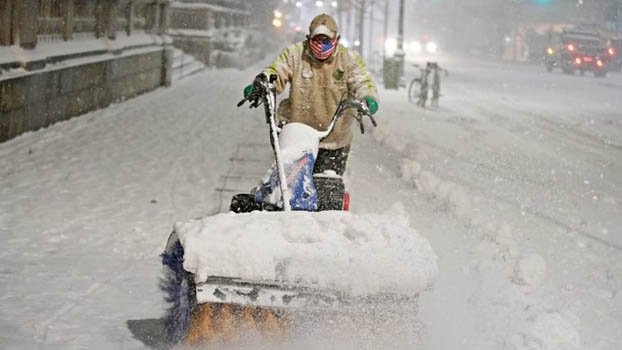 US snowstorm: Tens of millions on East Coast to be affected