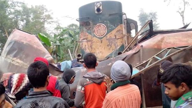 12 killed as train hits bus in Joypurhat