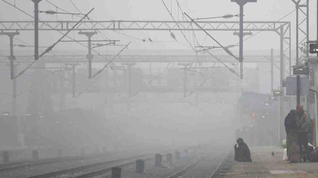 Delhi shivers on coldest day in 15 years