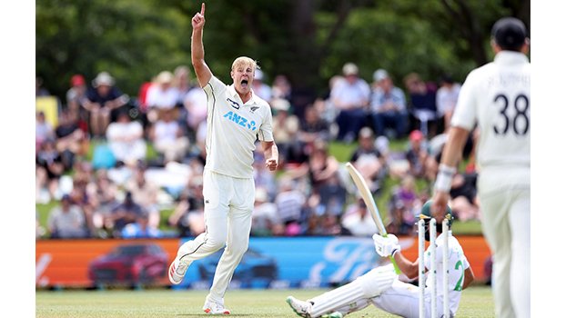 Jamieson takes five to blunt Azhar’s battling 93