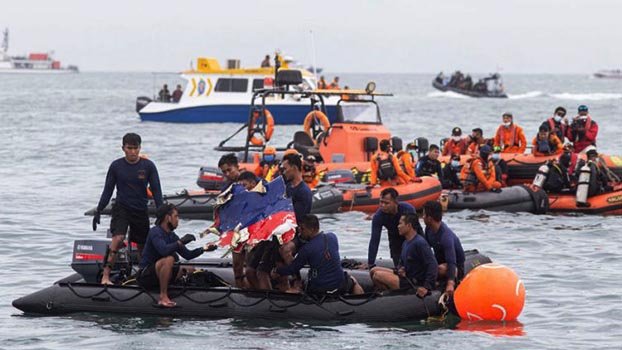 Indonesian divers find parts of plane wreckage in Java Sea