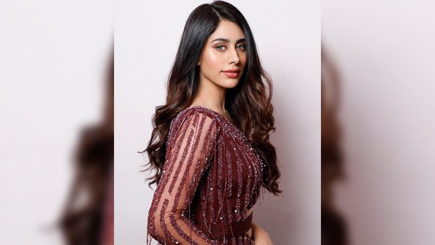 Warina Hussain to make her debut down south!