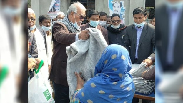 KCC mayor distributes blankets in Mongla