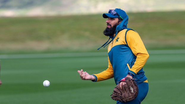 Misbah ‘prepared to drop spinners’