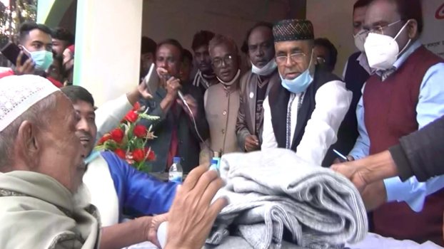 Blankets distributed among cold-hit people in Ramganj
