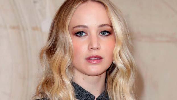Jennifer Lawrence gets injured on set
