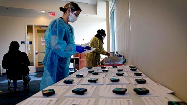 Calls grow for US to rely on rapid tests to fight pandemic