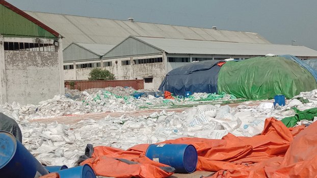 Huge amount of urea fertiliser being damaged under open sky