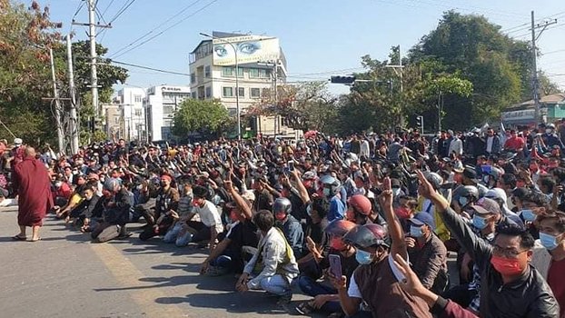 Myanmar protesters back on streets despite police violence