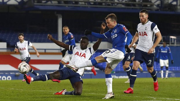 Everton edge Spurs in nine-goal thriller