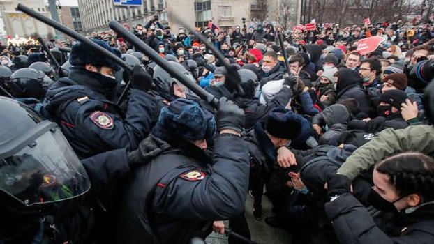 European rights advocate asks Russia to explain police  action over protests