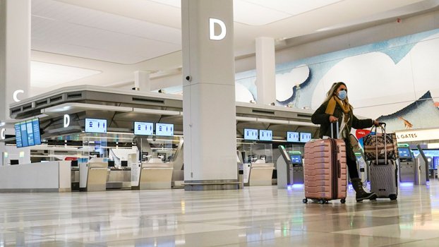 Airlines push White House to  reject testing for US flights