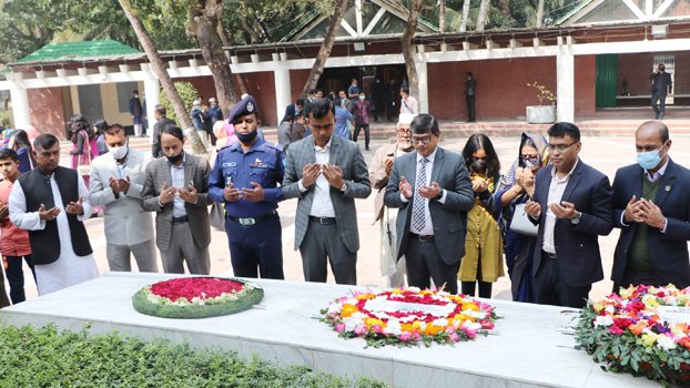 Prime Minister's Office DG pays tribute to Bangabandhu