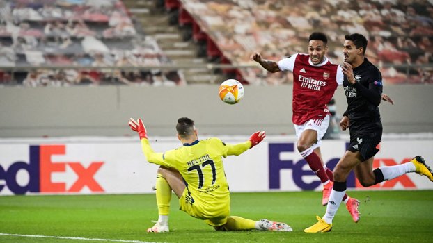 Arsenal, Man U into UEL last 16 
