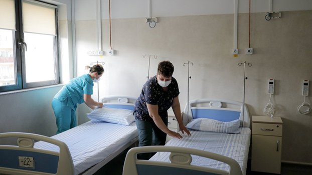 Pandemic leaves many Romanian patients  without critical care