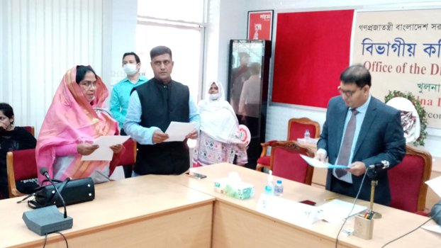 Narail municipality mayor, councilors take oath