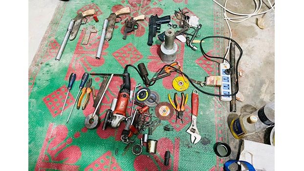 Pabna police nab 2 with guns, fake medicine