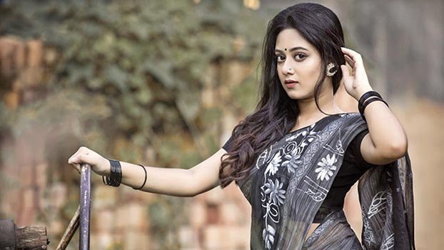 Director threatens to sue Dighi!Entertainment Correspondent  Audience was waiting to see Dighi as a heroine from a child artiste