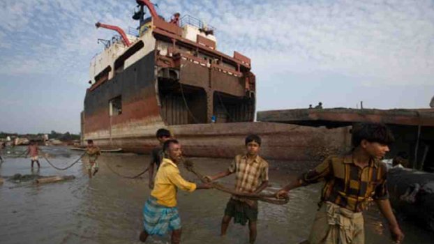 Bangladesh shipbreakers win right to sue UK owners