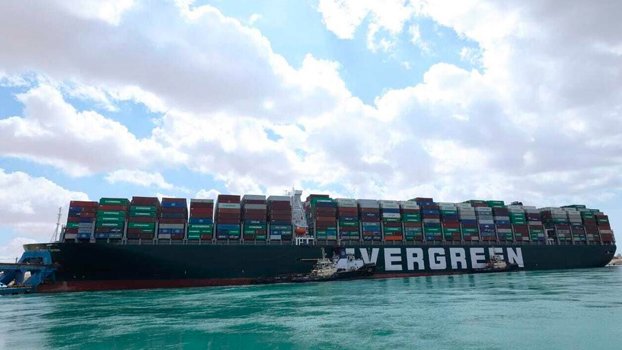 Plan made to refloat ship blocking Suez Canal using tide
