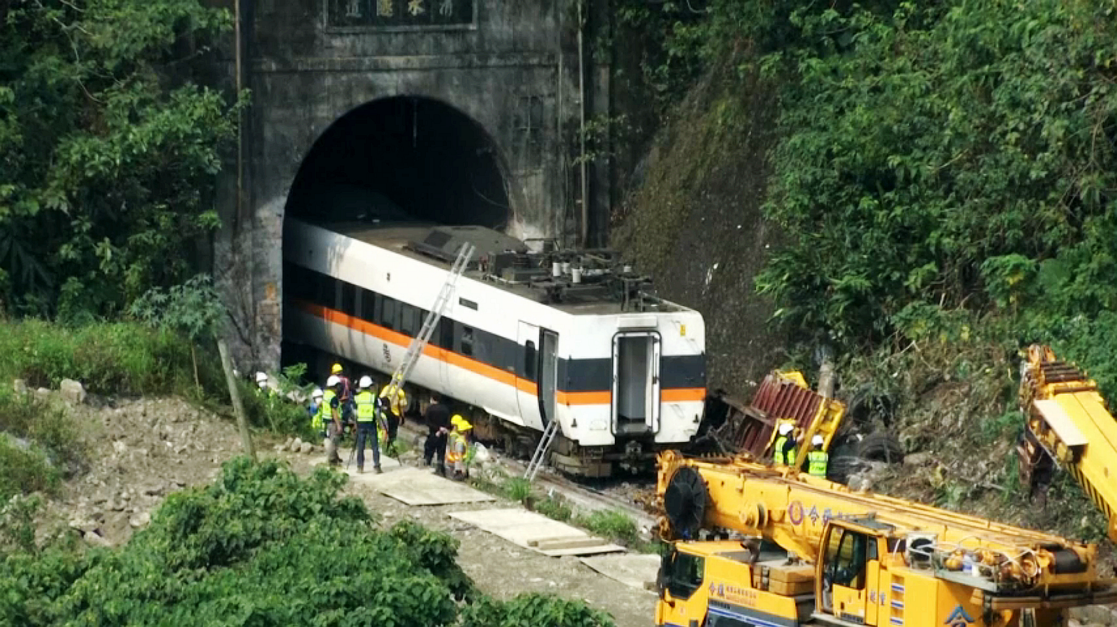 Chinese President Xi Jinping mourns Taiwan train crash victims