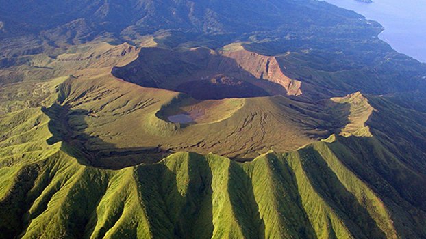 St Vincent to evacuate thousands as volcano may erupt
