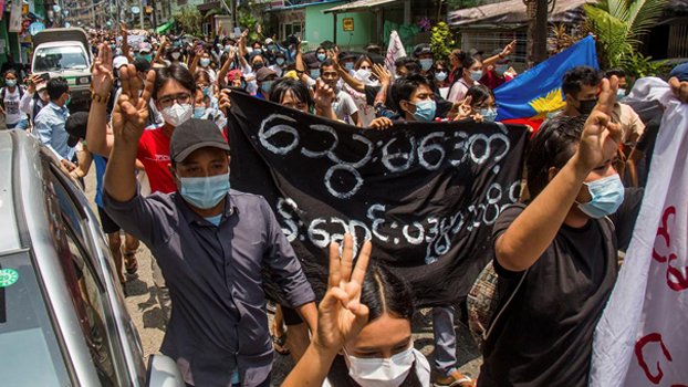 Myanmar airstrikes target ethnic forces on 2 fronts