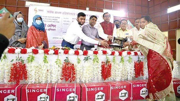 SBAC gives poor women sewing machines