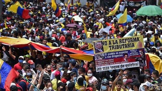 17 dead, 800 injured in Colombia protests