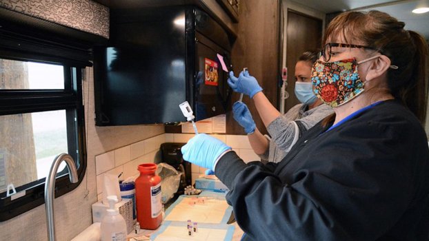 US tribe shares vaccine with relatives, neighbours in Canada