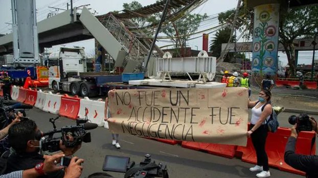 Mexico president hits back at critics over metro crash