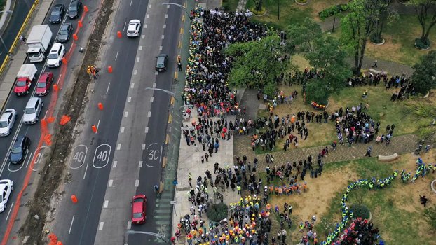 Mexico to ease capital lockdown, resume quake drills