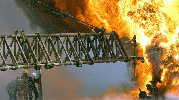 Fire erupts at Kuwait’s largest oil field; two injured