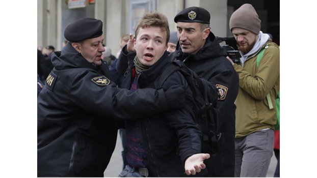 EU mulls response to Belarus diverting plane to nab reporter