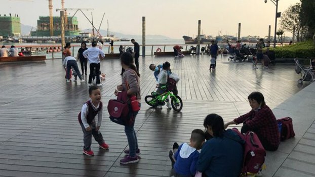 China lifts cap on births in major policy shift