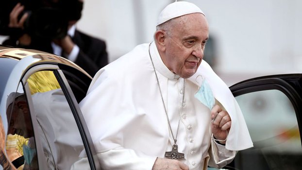 Pope meets Canadian cardinals after school scandal