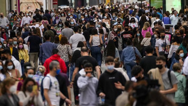 Spain opens borders to tourists