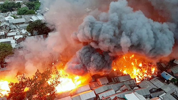Around 500 shanties gutted in Mohakhali slum fire