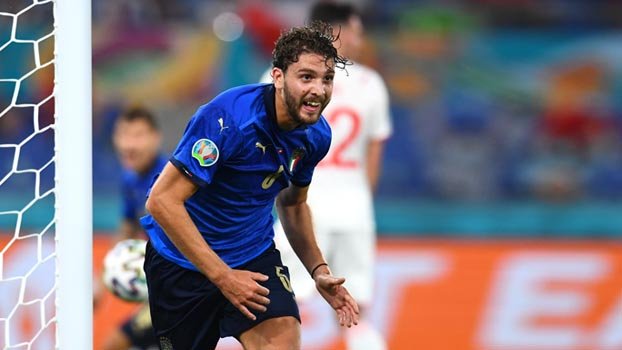 Italy cruise into last 16