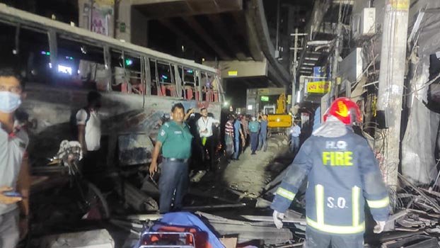 Blast rocks Moghbazar area in Dhaka