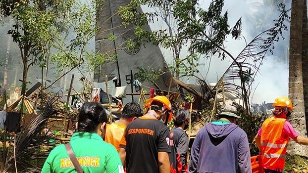 Philippine military plane crashes, 29 dead, 50 rescued