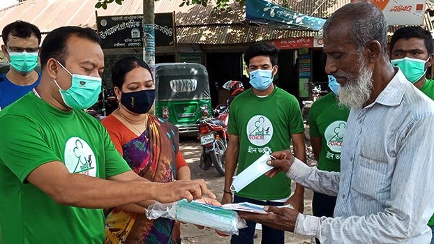 Lohagara admin distributes masks to prevent Covid spread