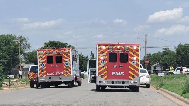 Texas shooting leaves one police officer dead, four wounded