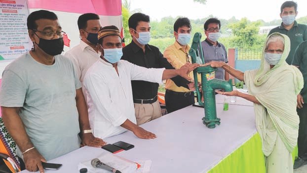 Distressed families get  free tube wells 