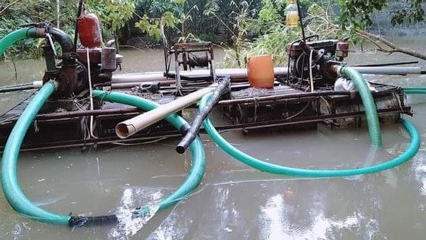 Sand dredger seized  in Mirzaganj