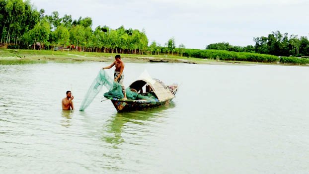 China net use cuts fish resources in Brahmaputra