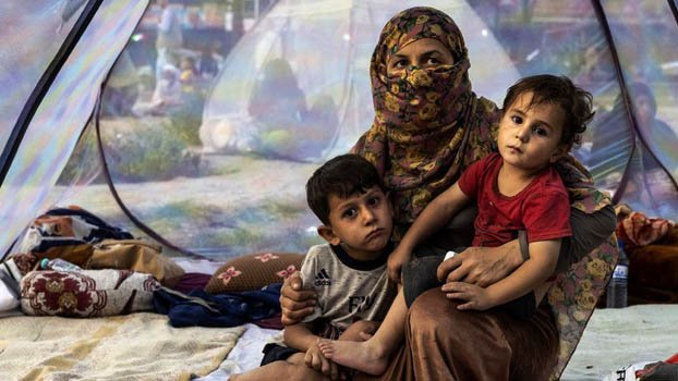 Panic as thousands flee Taliban onslaught