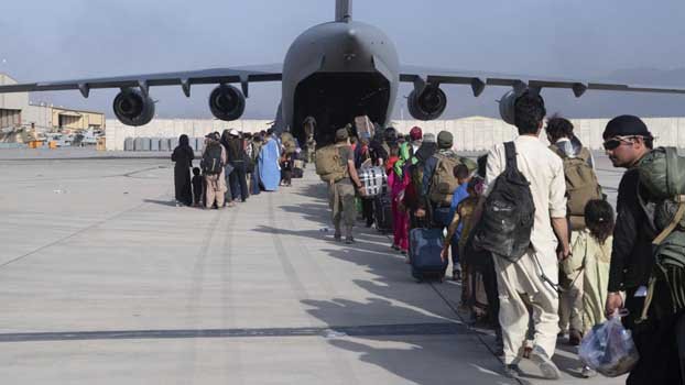 West warns of possible attack at Kabul airport amid airlift