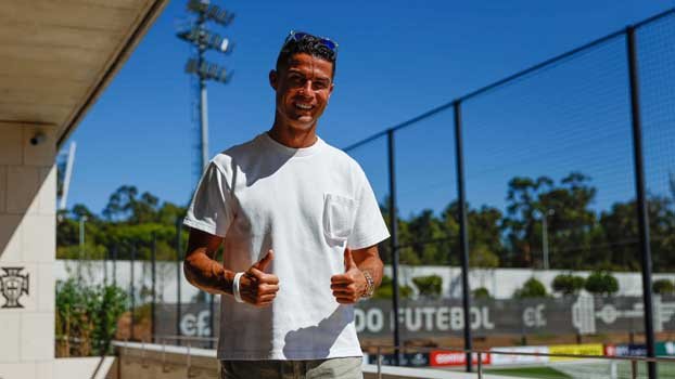 United officially sign resign Ronaldo